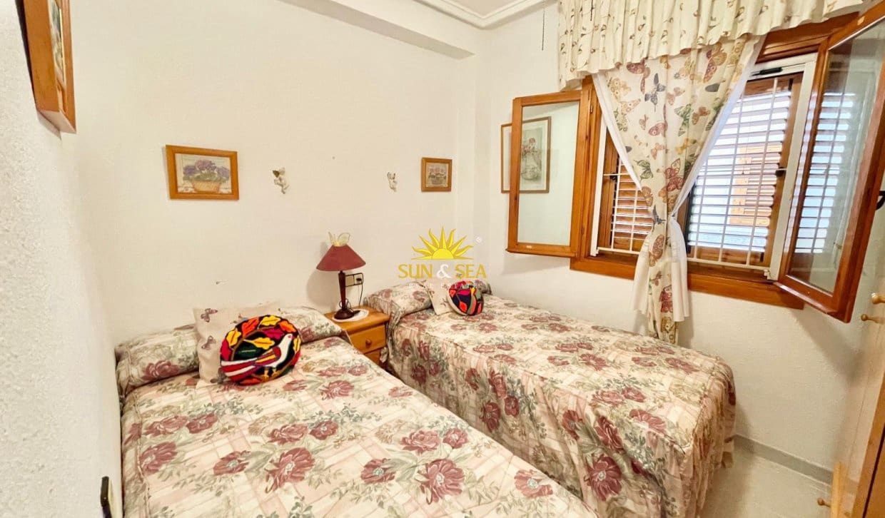 2 bedroom Apartment for rent in Torrevieja with pool garage - € 800 (Ref: 10045770)