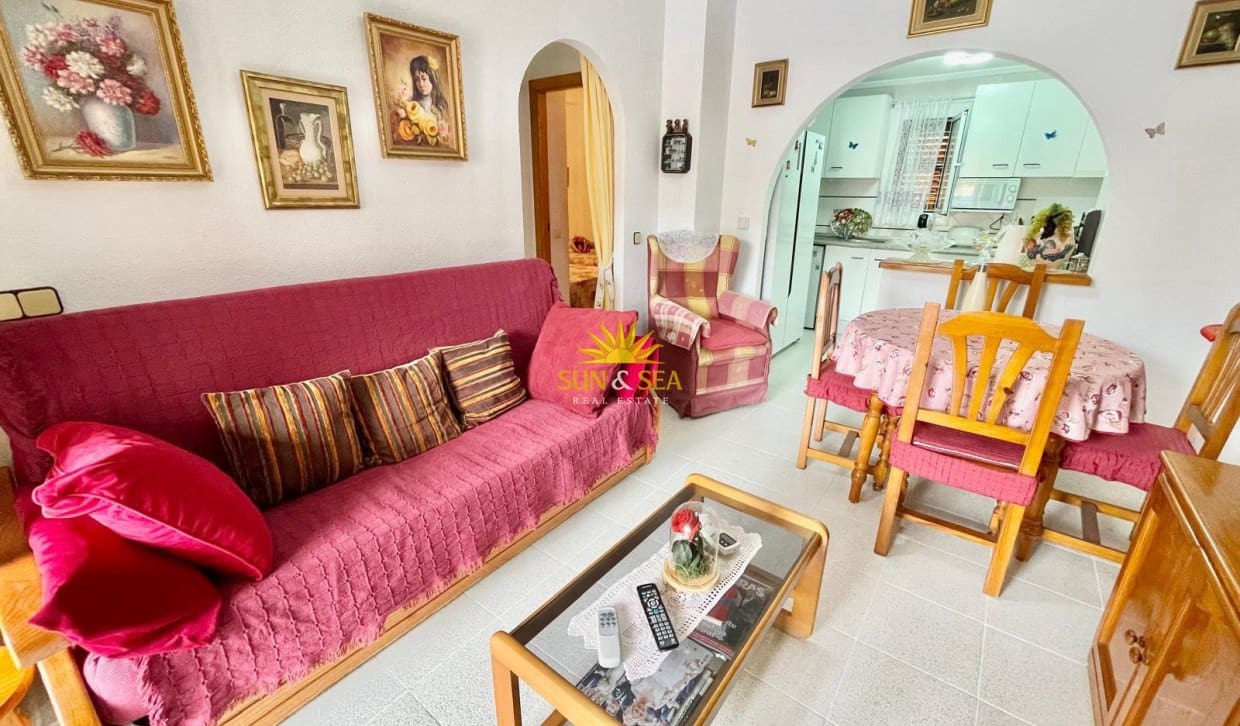 2 bedroom Apartment for rent in Torrevieja with pool garage - € 800 (Ref: 10045770)