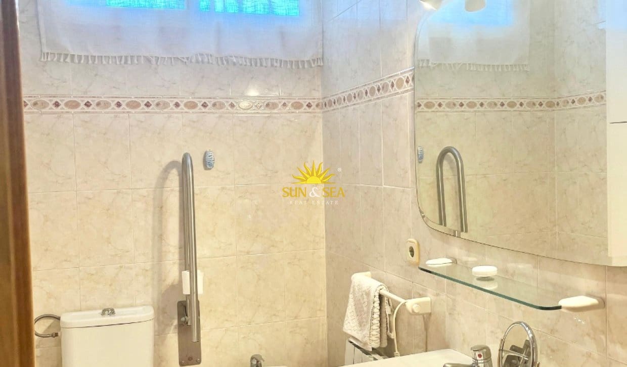 Appartement de 2 chambres à louer à Alicante ville avec piscine - 1 450 € (Ref: 10045771)