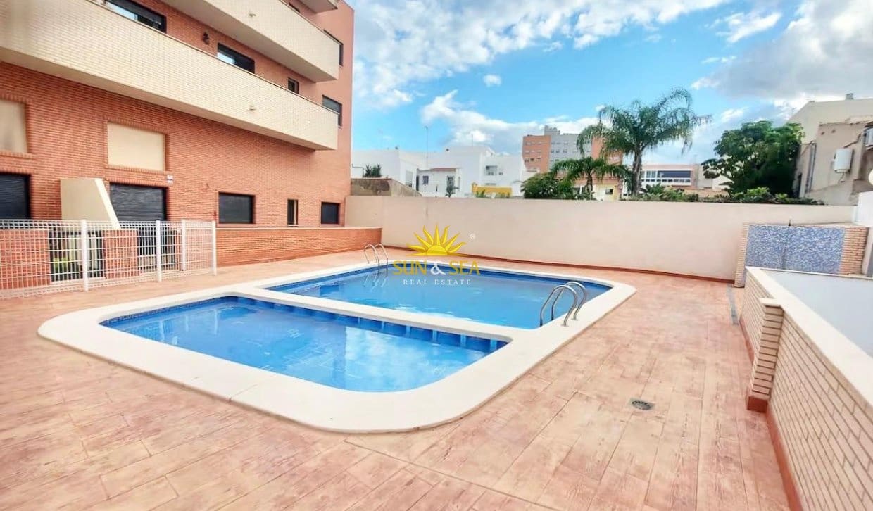 2 bedroom Apartment for holiday rental in El Campello with pool garage - € 900 (Ref: 10045868)