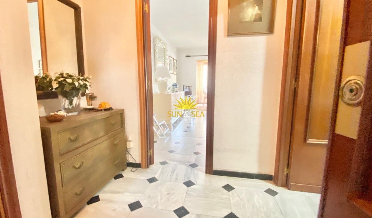 2 Zimmer Ferienapartment in Benidorm mit Pool Garage - 1.300 € (Ref: 10045869)
