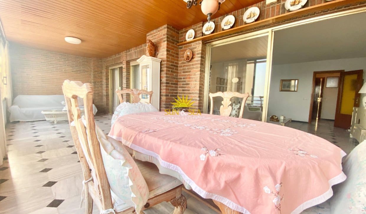 2 Zimmer Ferienapartment in Benidorm mit Pool Garage - 1.300 € (Ref: 10045869)