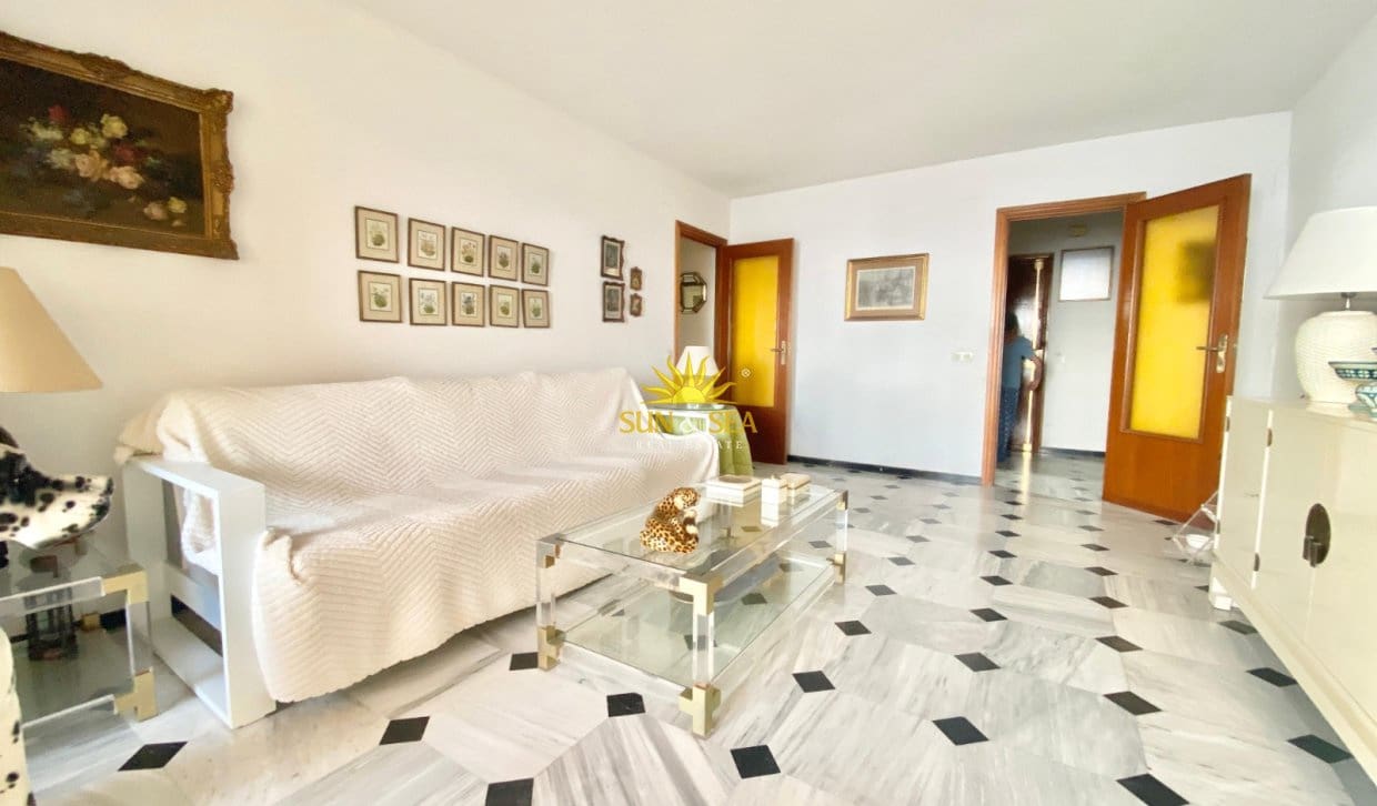 2 Zimmer Ferienapartment in Benidorm mit Pool Garage - 1.300 € (Ref: 10045869)