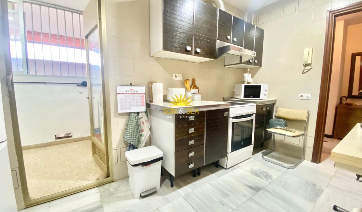 2 Zimmer Ferienapartment in Benidorm mit Pool Garage - 1.300 € (Ref: 10045869)
