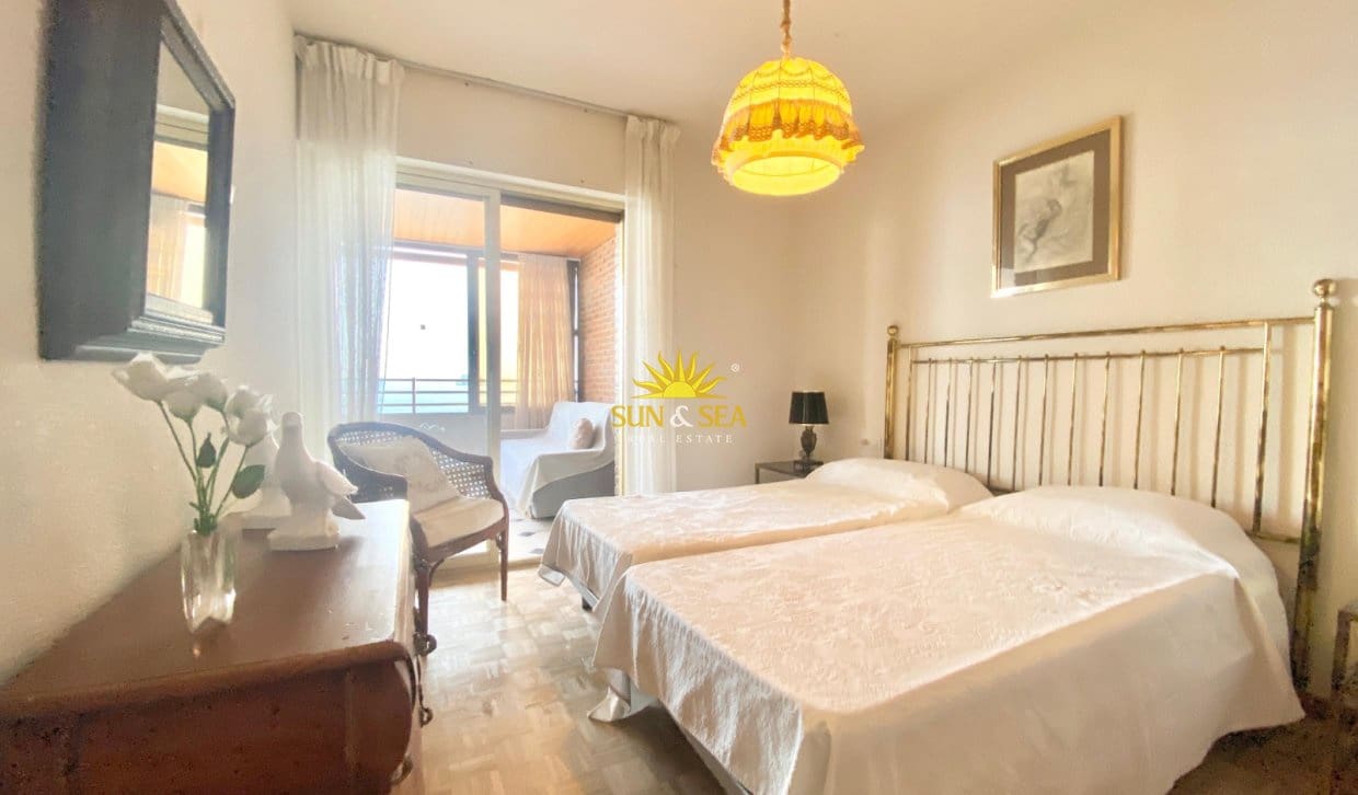 2 Zimmer Ferienapartment in Benidorm mit Pool Garage - 1.300 € (Ref: 10045869)