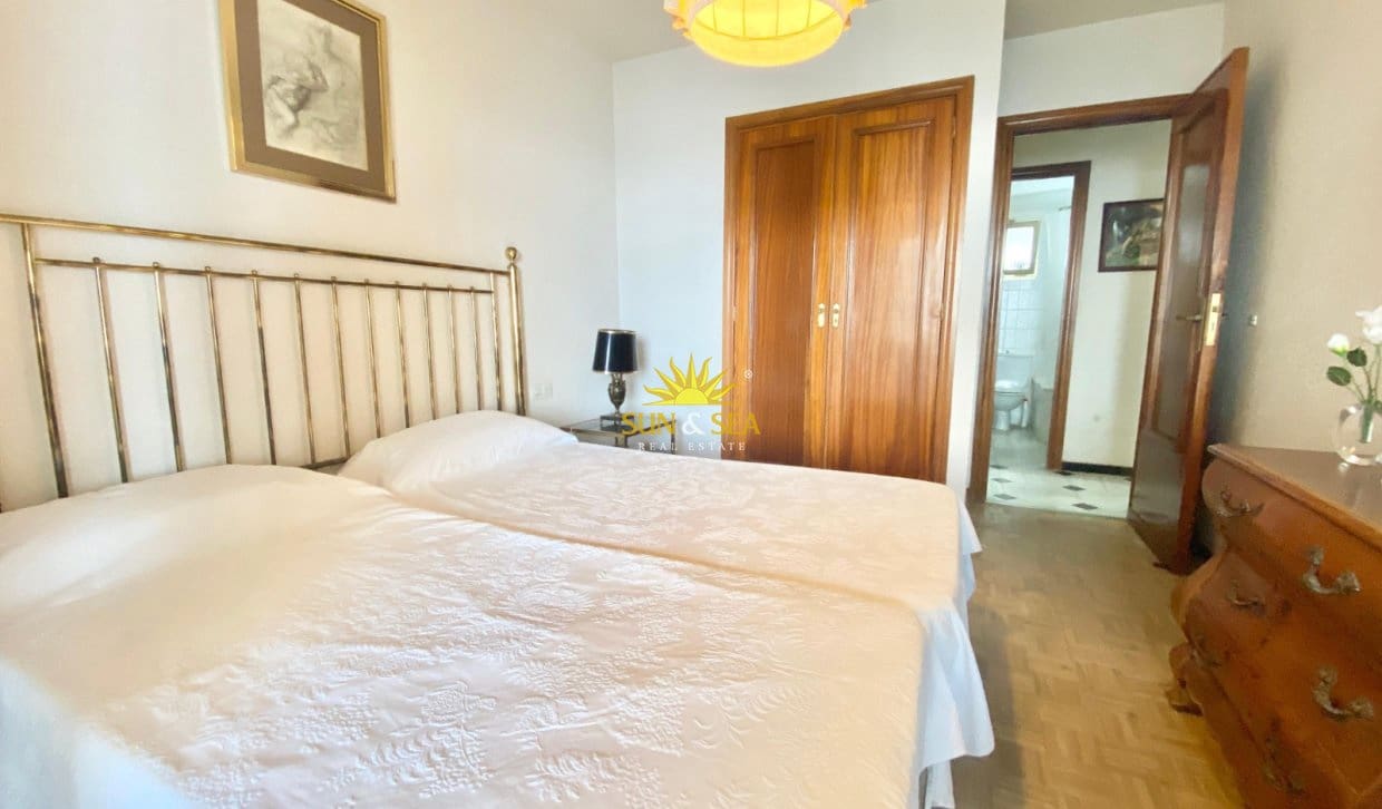 2 Zimmer Ferienapartment in Benidorm mit Pool Garage - 1.300 € (Ref: 10045869)