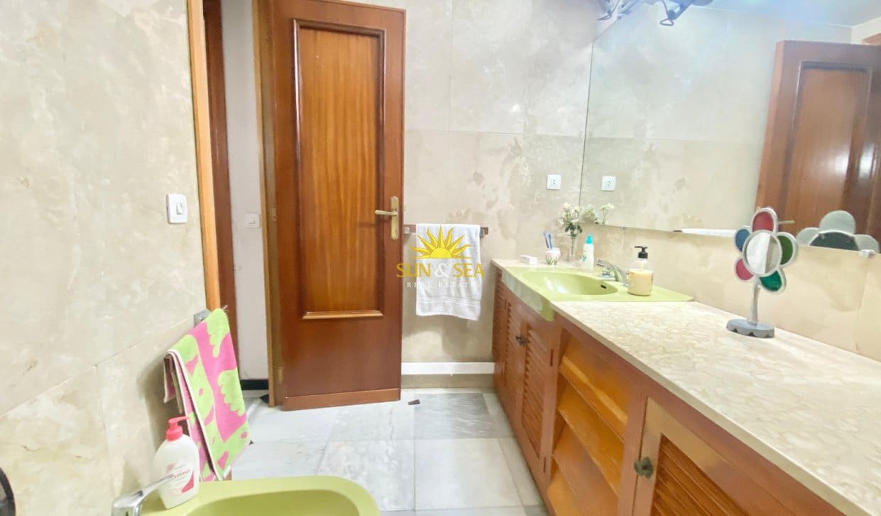 2 Zimmer Ferienapartment in Benidorm mit Pool Garage - 1.300 € (Ref: 10045869)