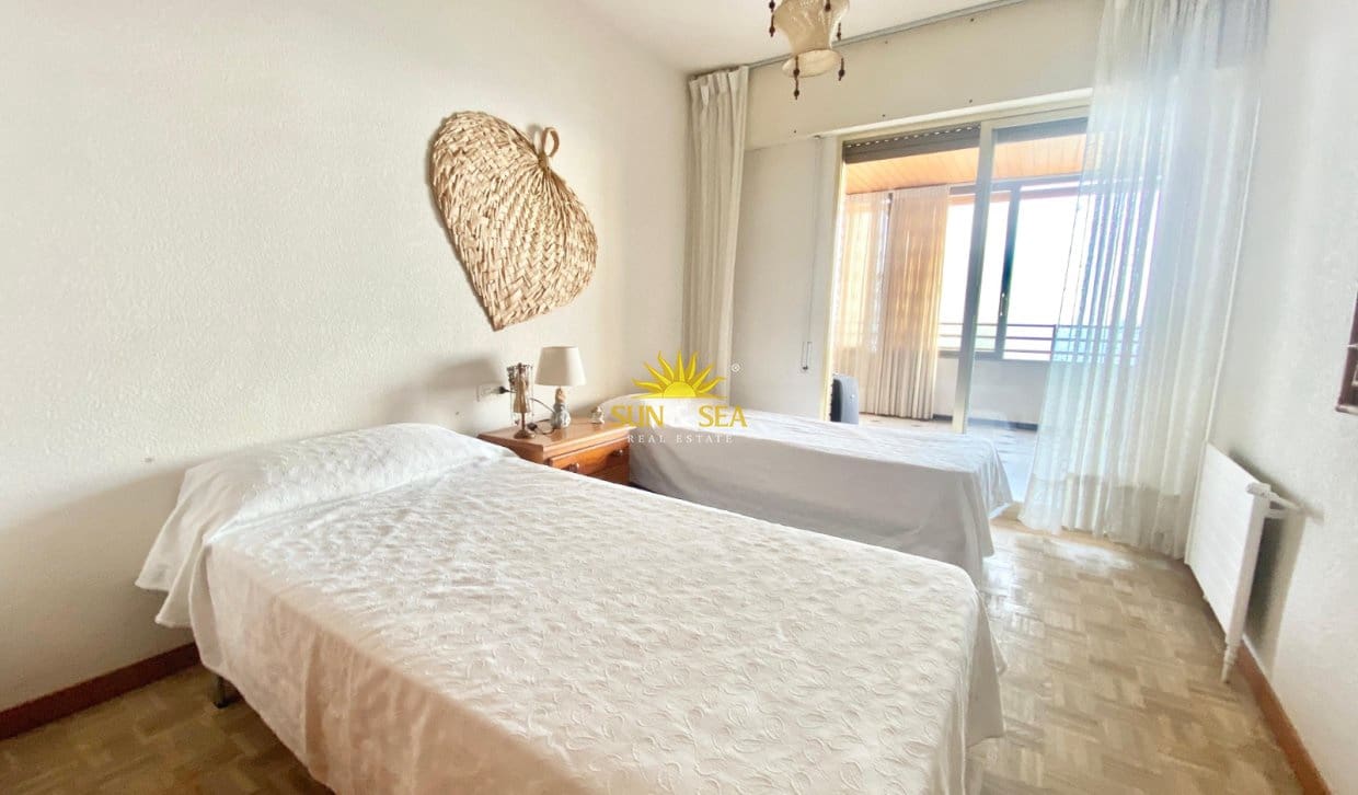 2 Zimmer Ferienapartment in Benidorm mit Pool Garage - 1.300 € (Ref: 10045869)