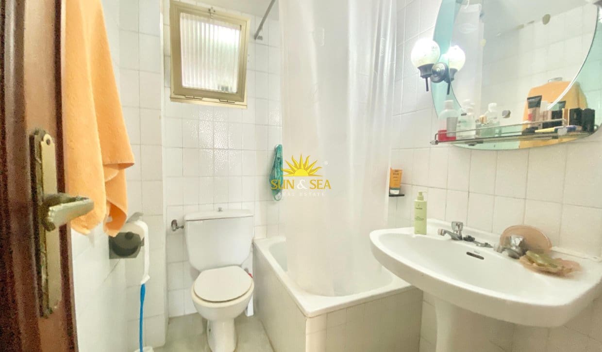 2 Zimmer Ferienapartment in Benidorm mit Pool Garage - 1.300 € (Ref: 10045869)