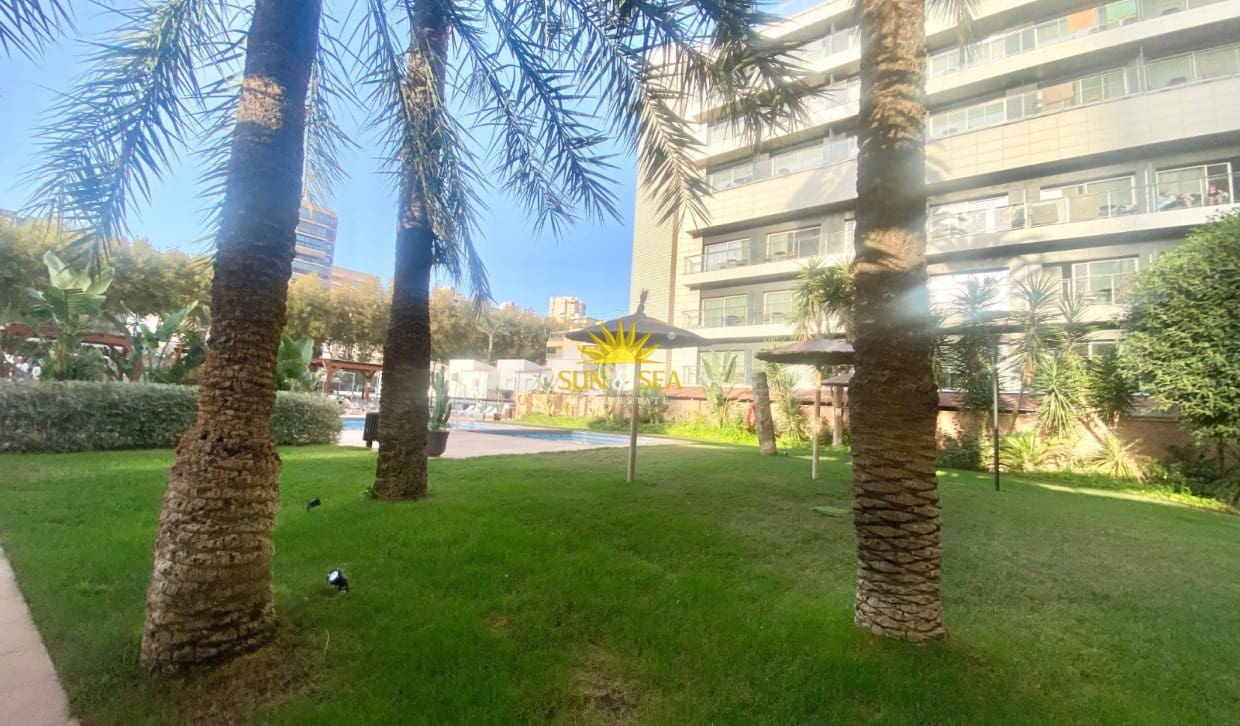2 Zimmer Ferienapartment in Benidorm mit Pool Garage - 1.300 € (Ref: 10045869)