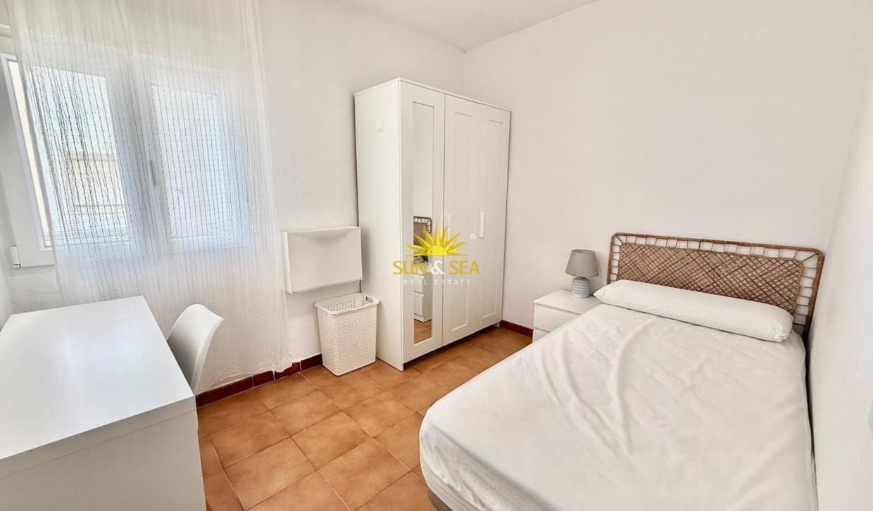3 soverom Leilighet til leie i Alicante by med svømmebasseng - € 1 200 (Ref: 10045958)