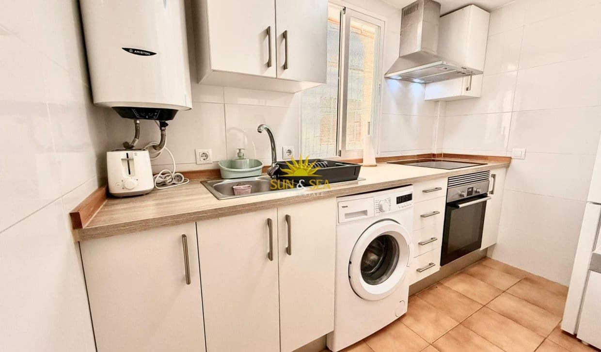 3 soverom Leilighet til leie i Alicante by med svømmebasseng - € 1 200 (Ref: 10045958)