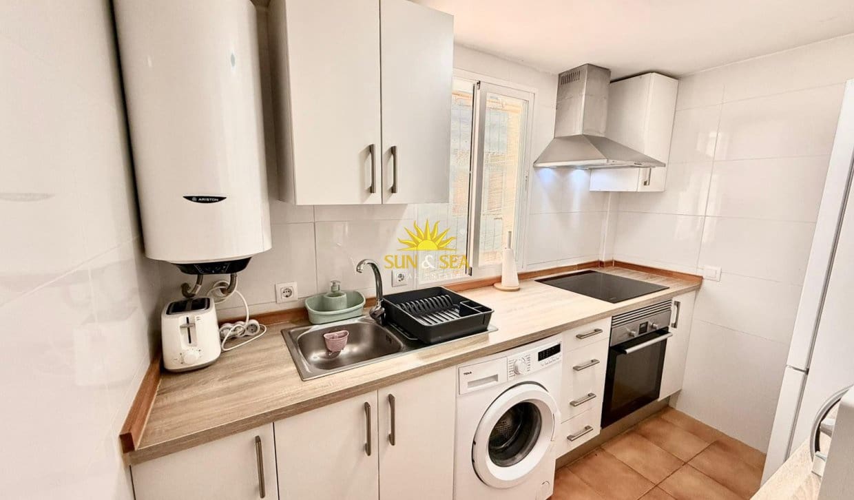 3 soverom Leilighet til leie i Alicante by med svømmebasseng - € 1 200 (Ref: 10045958)