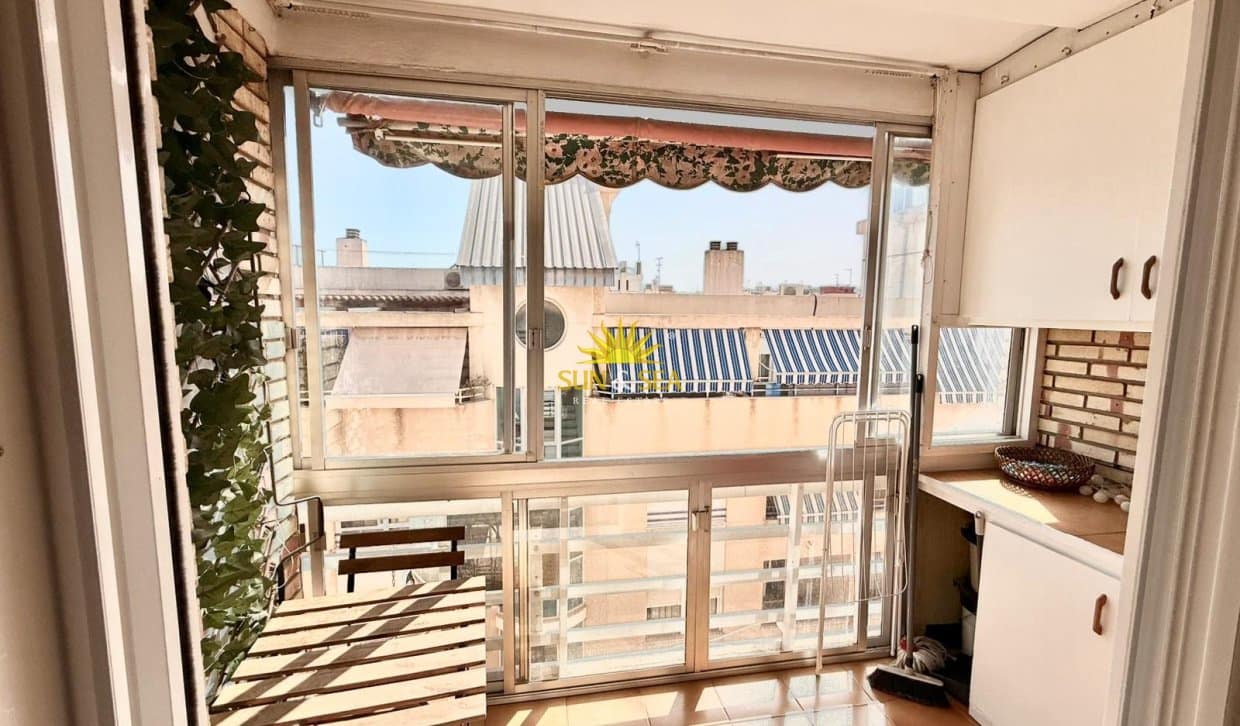 3 soverom Leilighet til leie i Alicante by med svømmebasseng - € 1 200 (Ref: 10045958)