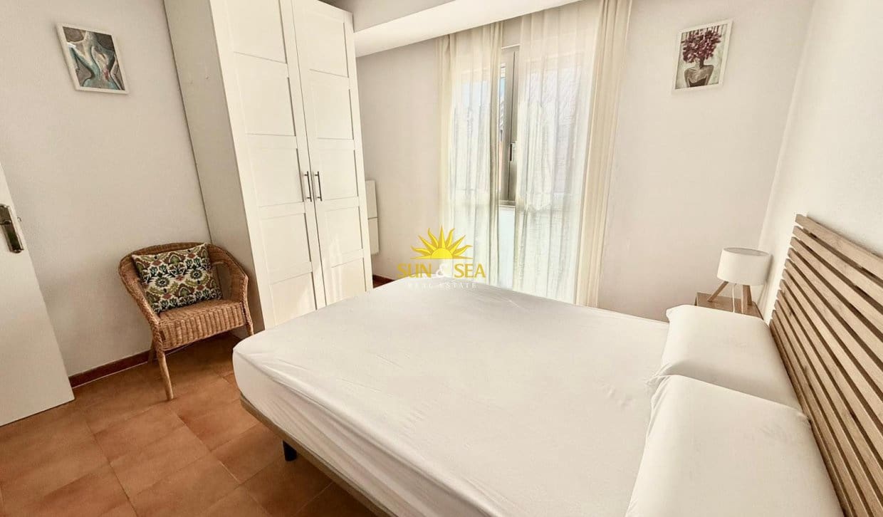 3 soverom Leilighet til leie i Alicante by med svømmebasseng - € 1 200 (Ref: 10045958)