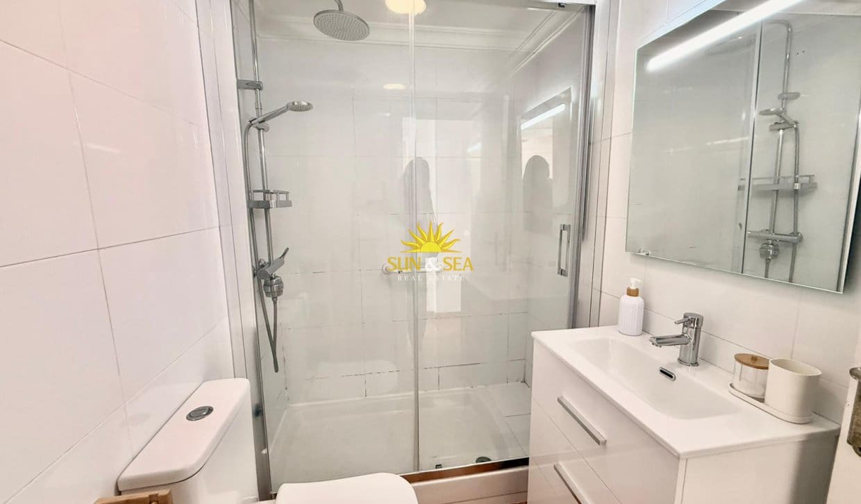 3 soverom Leilighet til leie i Alicante by med svømmebasseng - € 1 200 (Ref: 10045958)