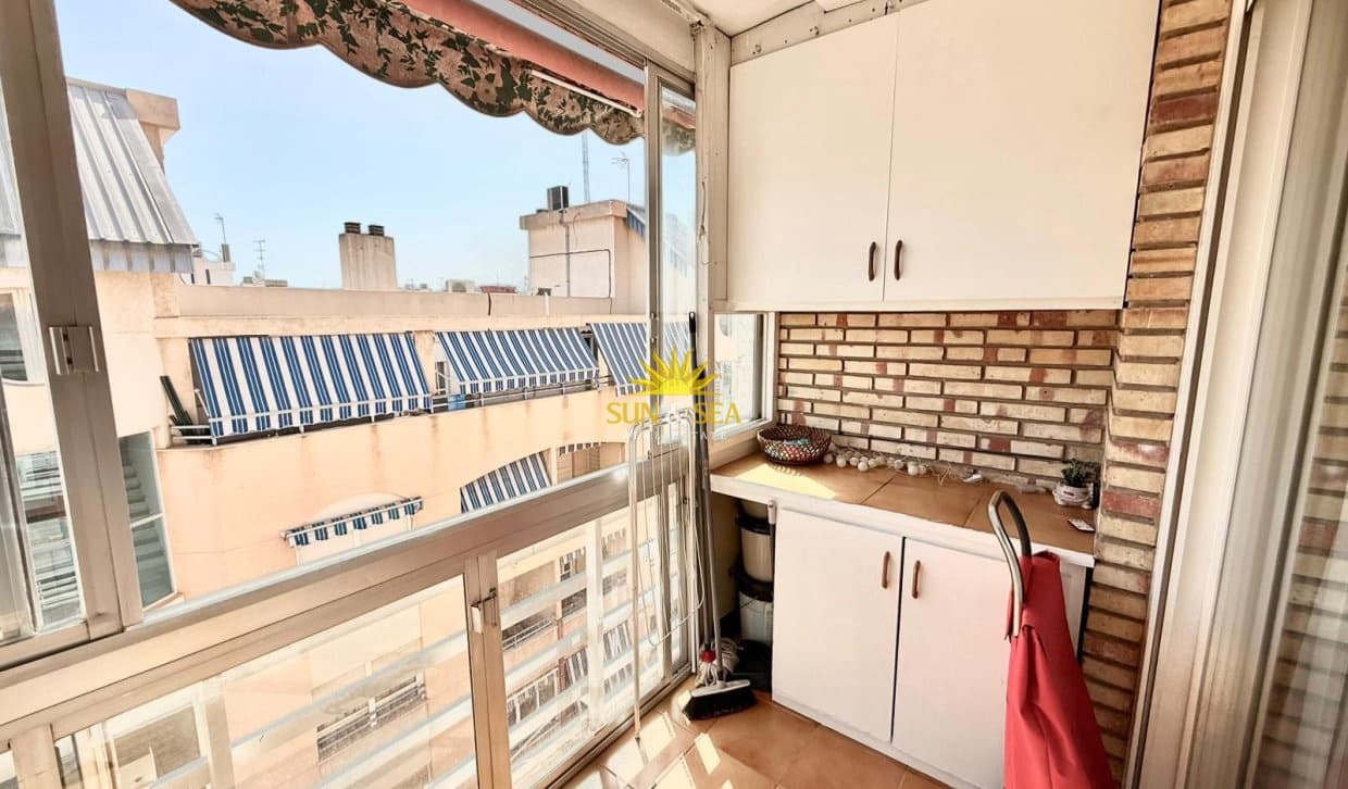 3 soverom Leilighet til leie i Alicante by med svømmebasseng - € 1 200 (Ref: 10045958)