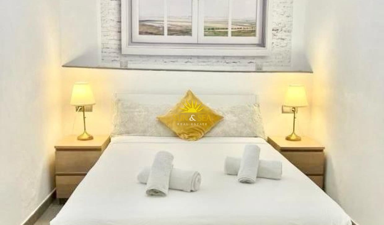 3 makuuhuone Huoneisto vuokrattavana paikassa Alicante kaupunki - 1 500 € (Ref: 10046217)