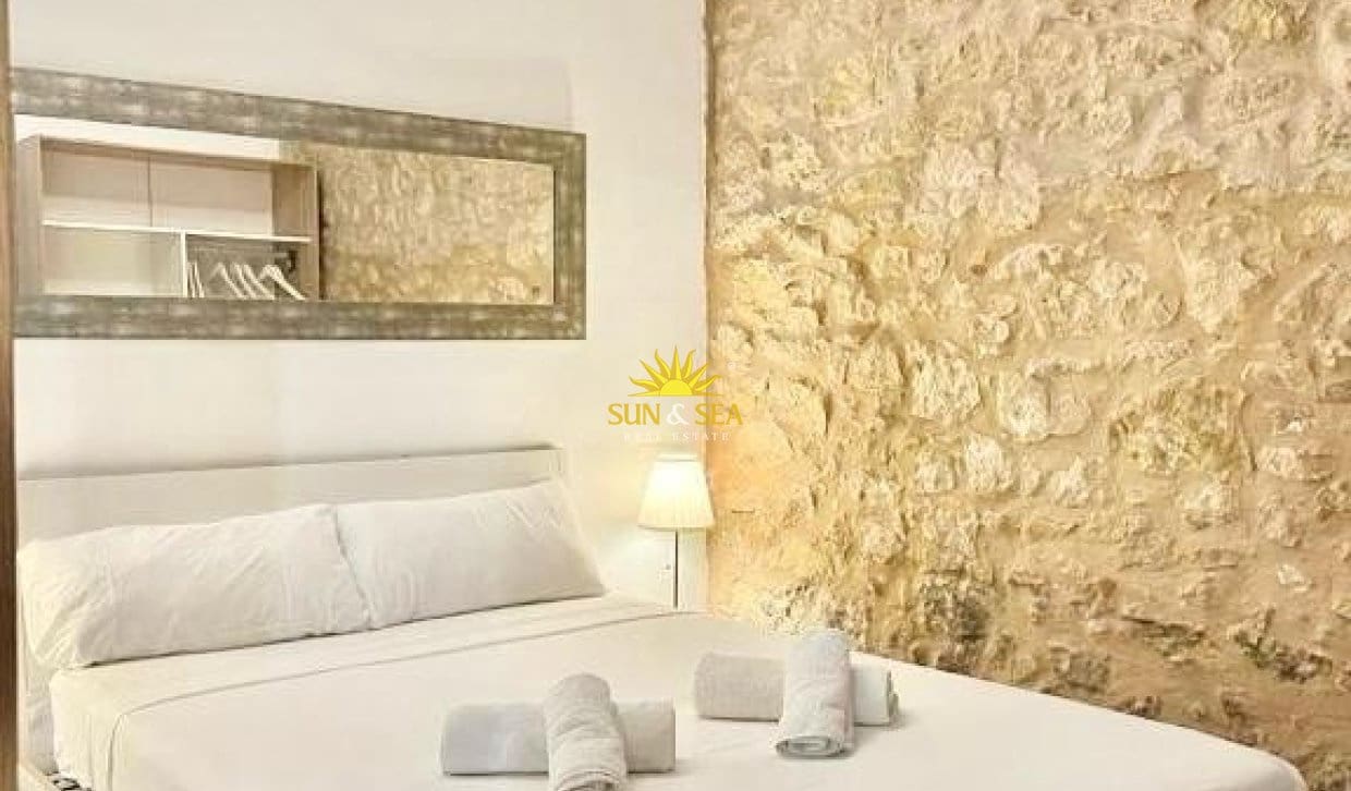 3 makuuhuone Huoneisto vuokrattavana paikassa Alicante kaupunki - 1 500 € (Ref: 10046217)