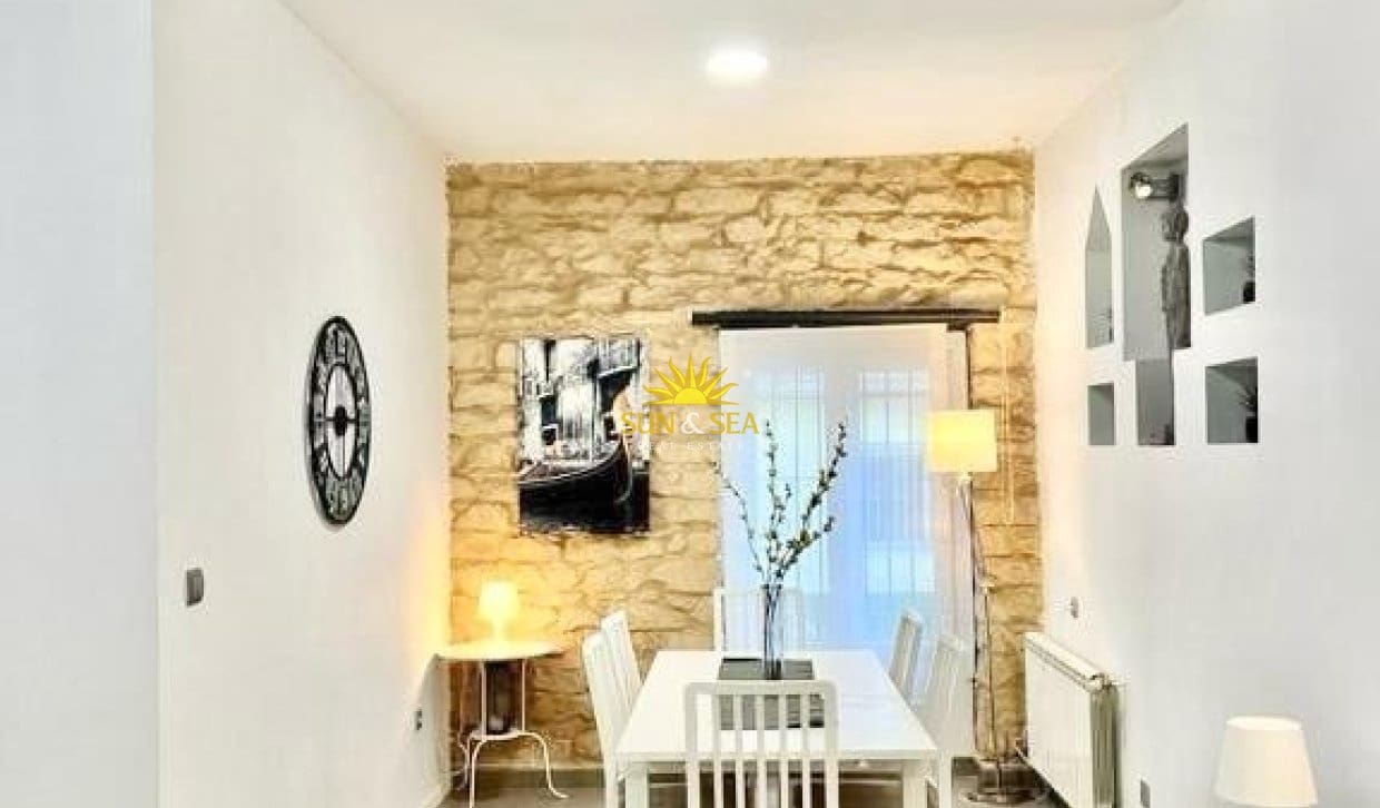 3 makuuhuone Huoneisto vuokrattavana paikassa Alicante kaupunki - 1 500 € (Ref: 10046217)