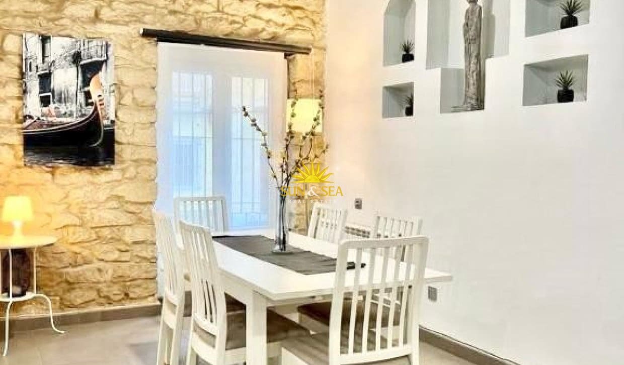3 makuuhuone Huoneisto vuokrattavana paikassa Alicante kaupunki - 1 500 € (Ref: 10046217)