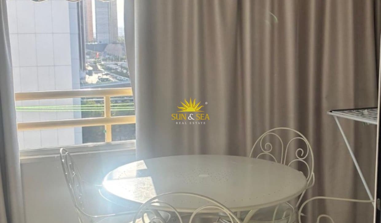 2 Zimmer Apartment zu vermieten in Benidorm mit Garage - 1.500 € (Ref: 10048233)