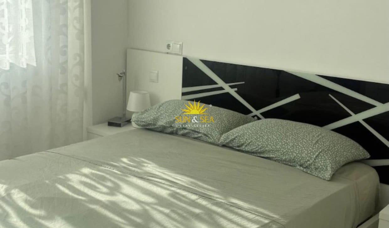 2 Zimmer Apartment zu vermieten in Benidorm mit Garage - 1.500 € (Ref: 10048233)