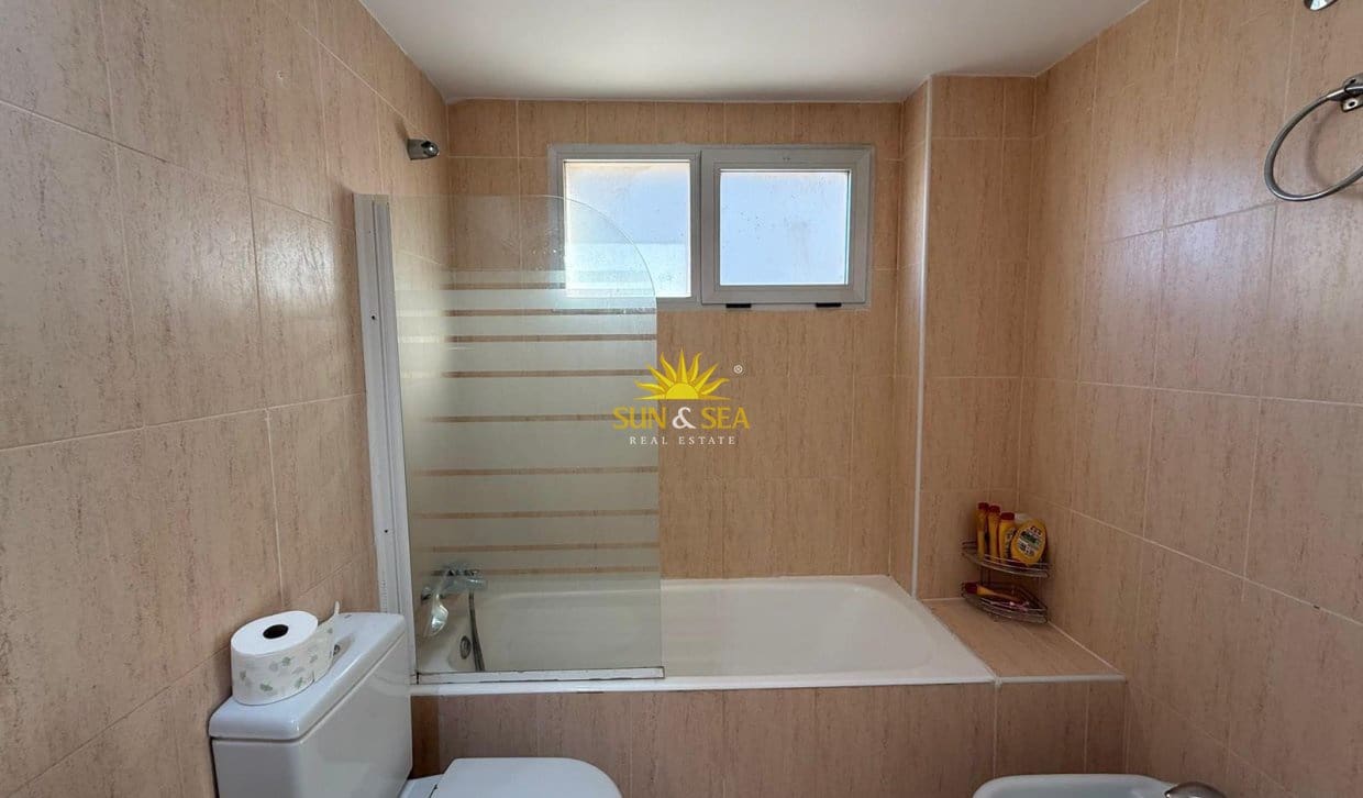   2 soveværelse   ferieLejlighed i La Villajoyosa / Vila Joiosa   med   swimmingpool  garage  - € 950 (Ref: 10048234)