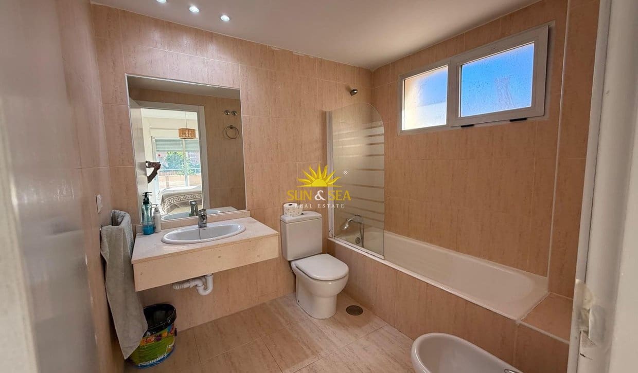   2 soveværelse   ferieLejlighed i La Villajoyosa / Vila Joiosa   med   swimmingpool  garage  - € 950 (Ref: 10048234)