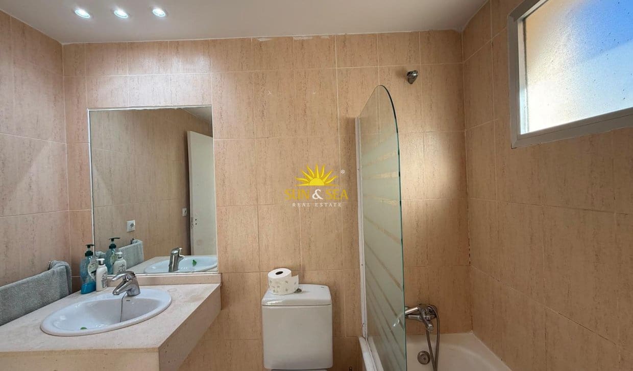   2 soveværelse   ferieLejlighed i La Villajoyosa / Vila Joiosa   med   swimmingpool  garage  - € 950 (Ref: 10048234)