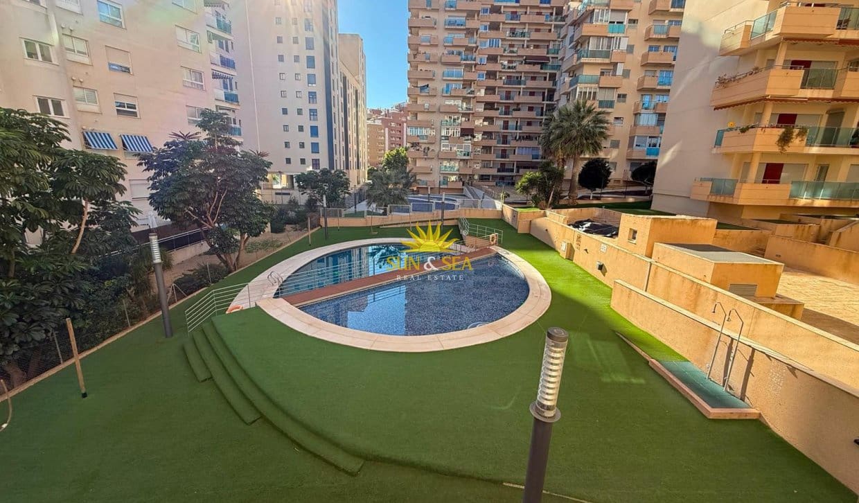   2 soveværelse   ferieLejlighed i La Villajoyosa / Vila Joiosa   med   swimmingpool  garage  - € 950 (Ref: 10048234)