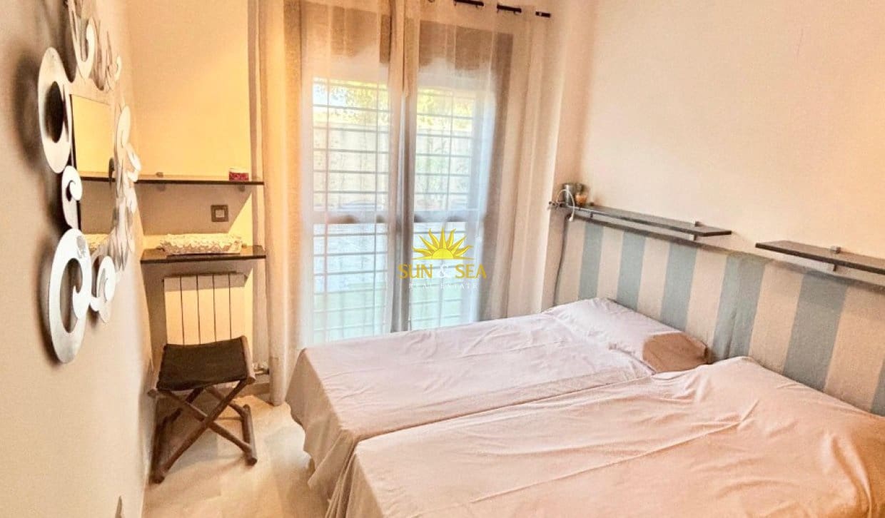   2 soveværelse   ferieLejlighed i El Campello   med   swimmingpool   - € 1.500 (Ref: 10048458)