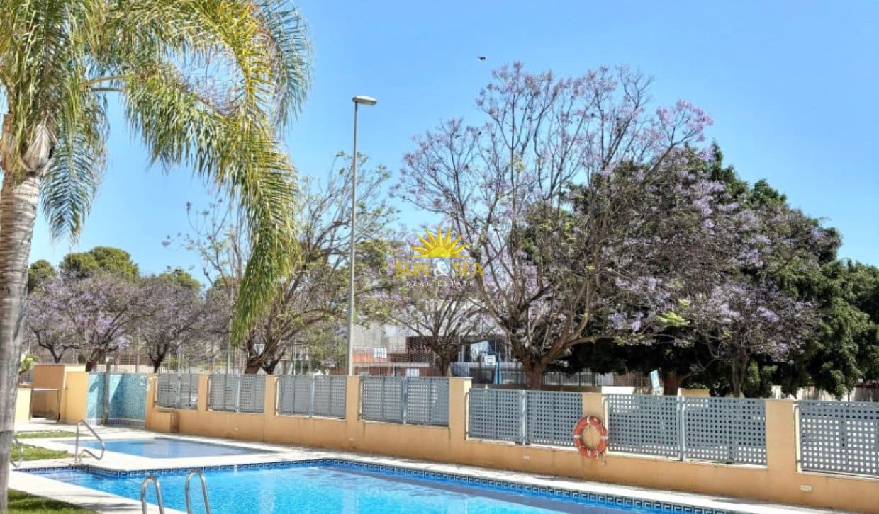   2 soveværelse   ferieLejlighed i El Campello   med   swimmingpool   - € 1.500 (Ref: 10048458)