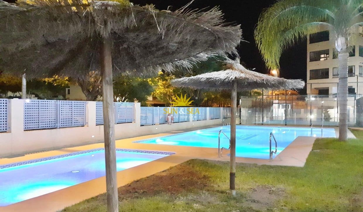   2 soveværelse   ferieLejlighed i El Campello   med   swimmingpool   - € 1.500 (Ref: 10048458)