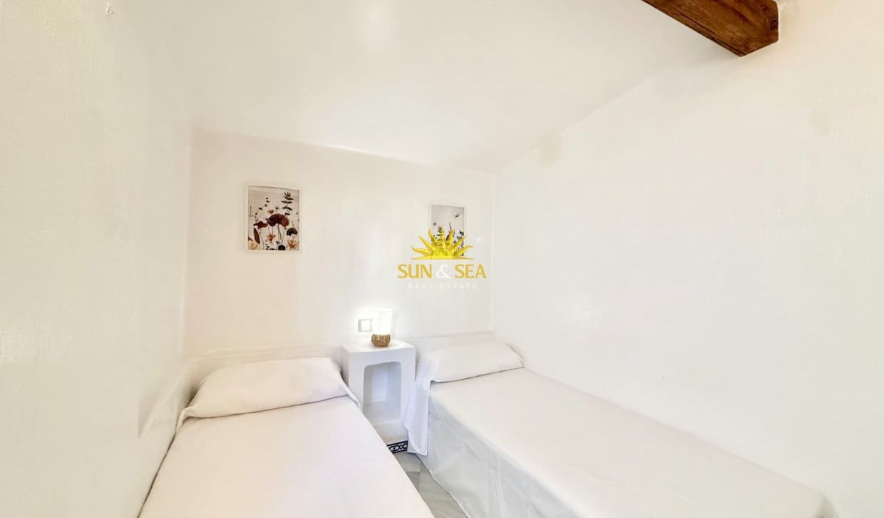 2 slaapkamer Appartement te huur in Torrevieja - € 900 (Ref: 10049826)