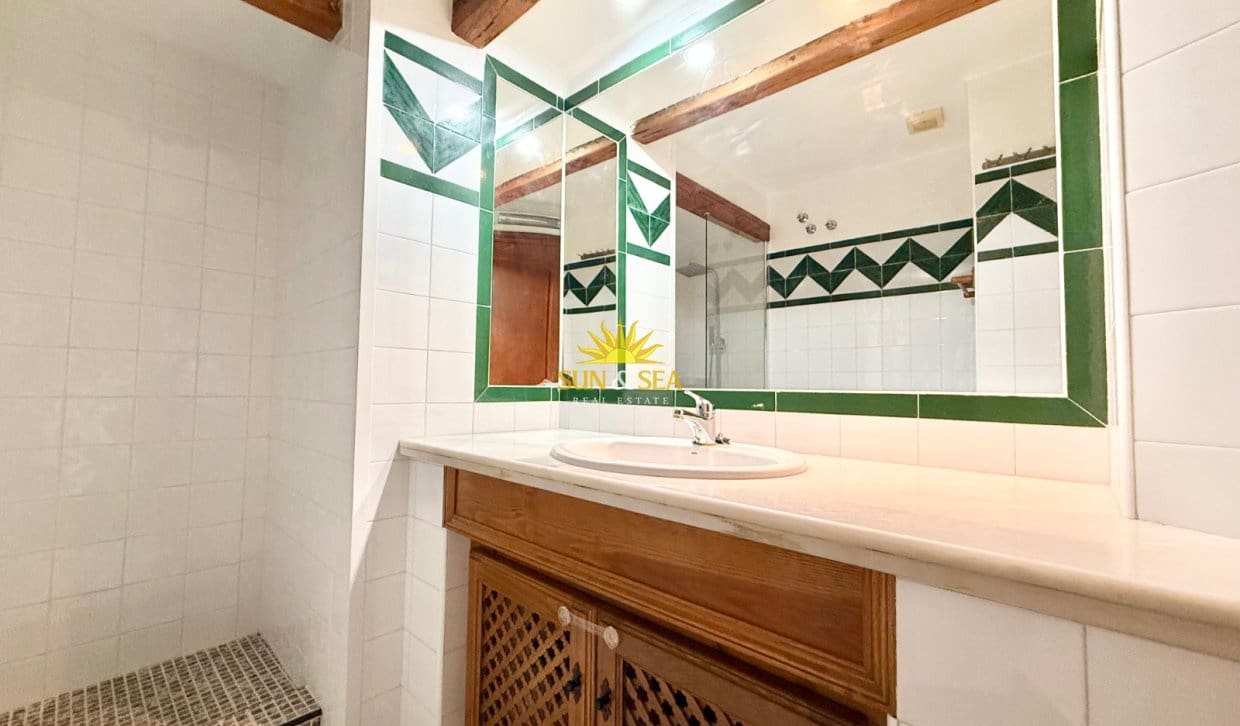 2 slaapkamer Appartement te huur in Torrevieja - € 900 (Ref: 10049826)