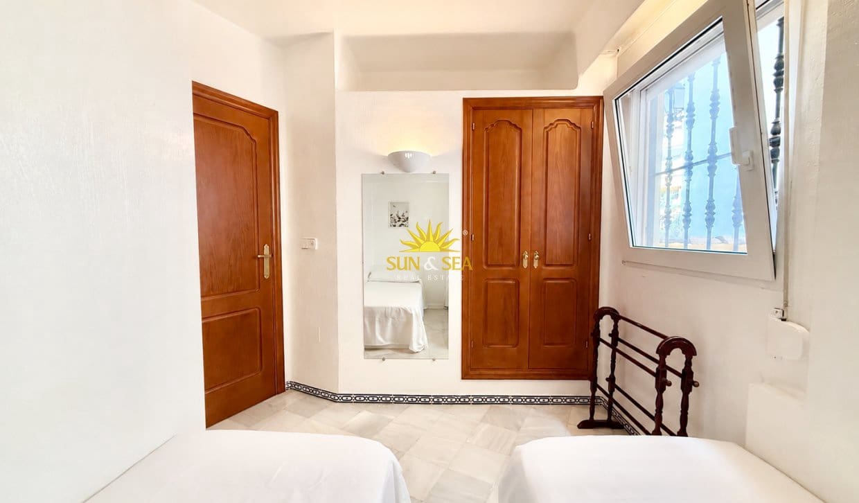 2 slaapkamer Appartement te huur in Torrevieja - € 900 (Ref: 10049826)
