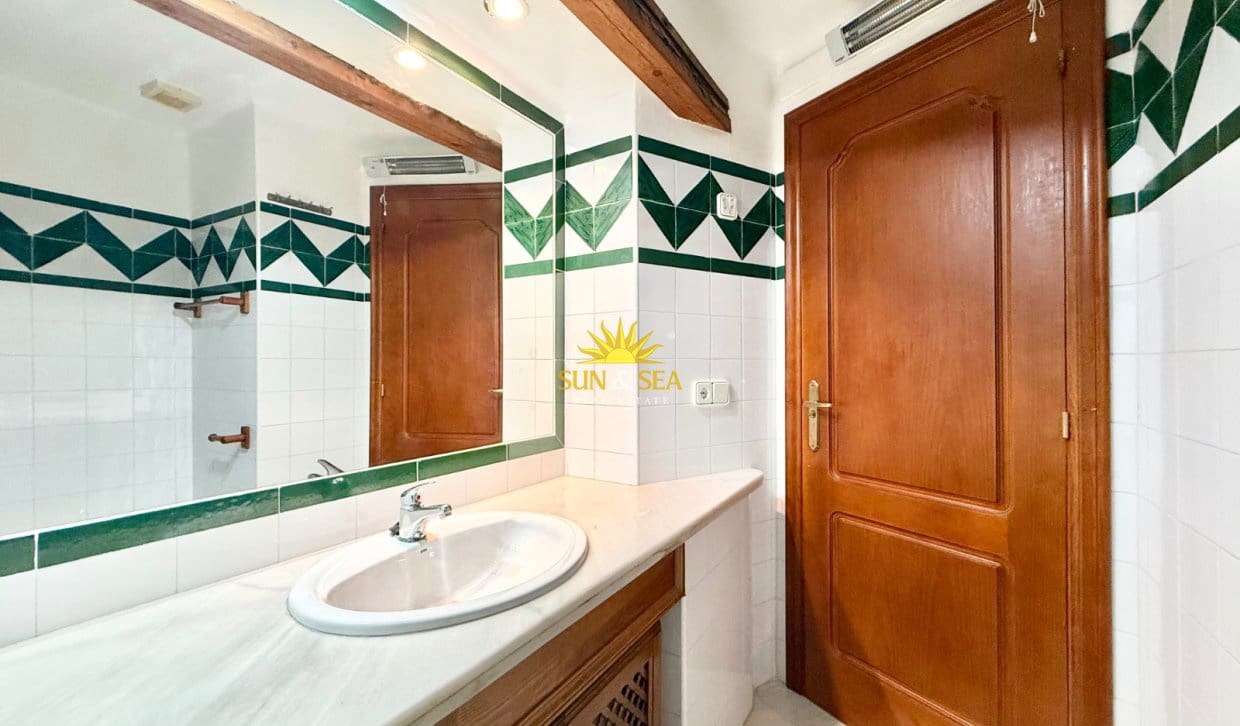 2 slaapkamer Appartement te huur in Torrevieja - € 900 (Ref: 10049826)