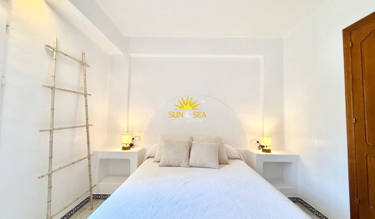 2 slaapkamer Appartement te huur in Torrevieja - € 900 (Ref: 10049826)