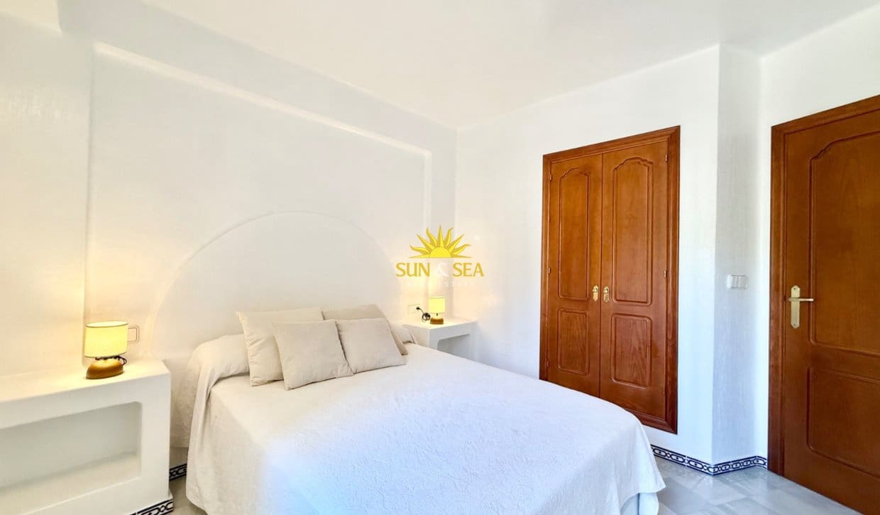 2 slaapkamer Appartement te huur in Torrevieja - € 900 (Ref: 10049826)
