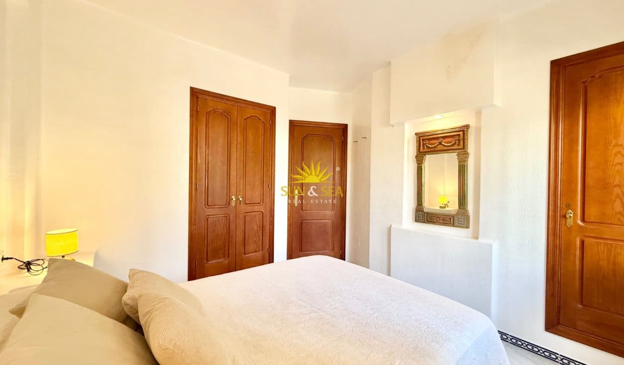 2 slaapkamer Appartement te huur in Torrevieja - € 900 (Ref: 10049826)