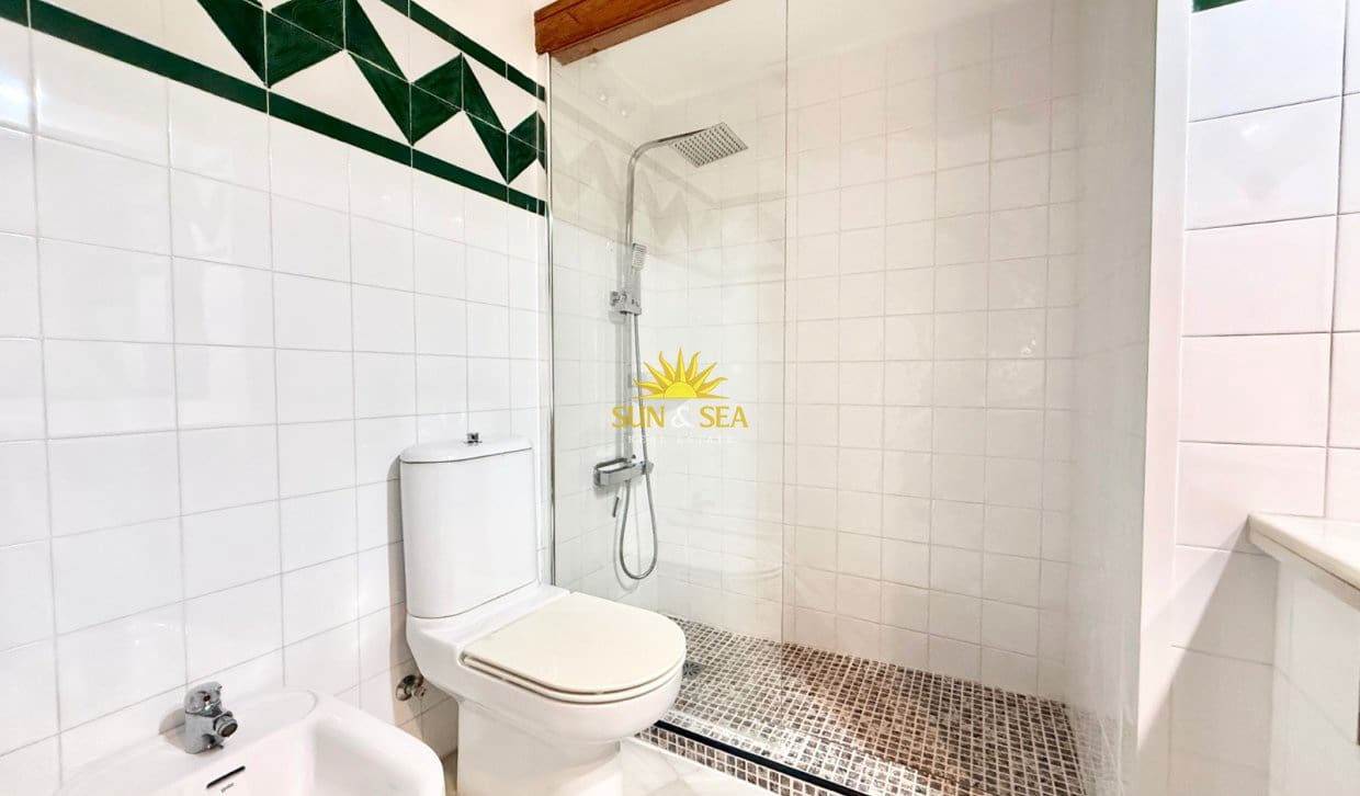 2 slaapkamer Appartement te huur in Torrevieja - € 900 (Ref: 10049826)