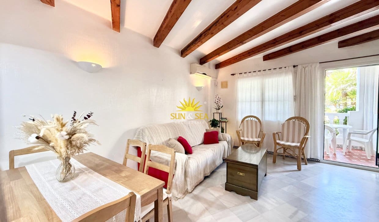 2 slaapkamer Appartement te huur in Torrevieja - € 900 (Ref: 10049826)