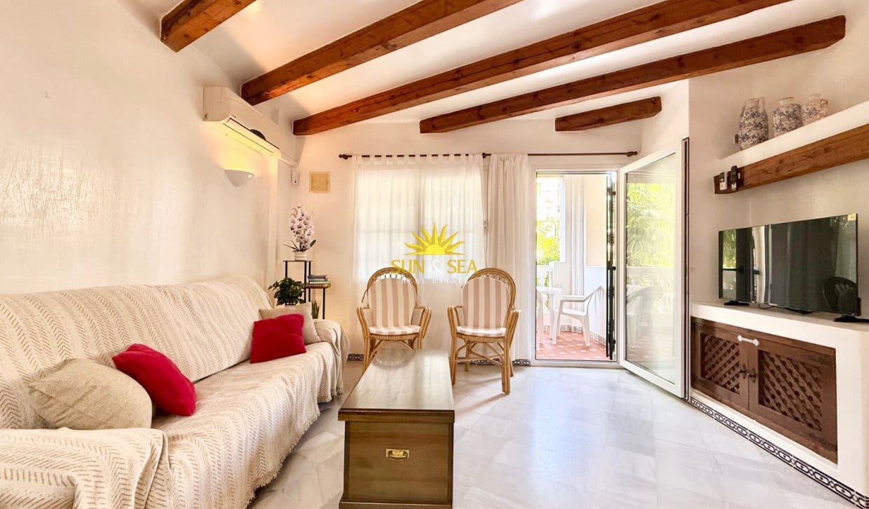 2 slaapkamer Appartement te huur in Torrevieja - € 900 (Ref: 10049826)