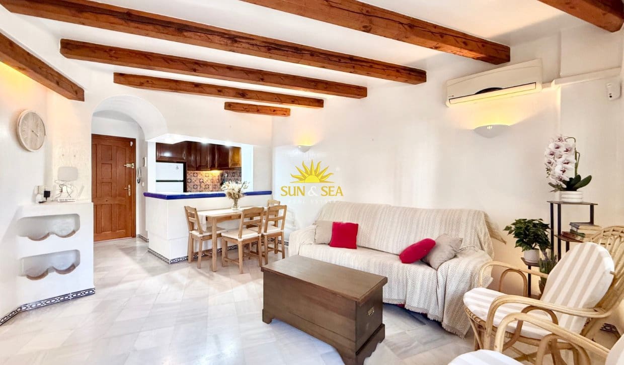 2 slaapkamer Appartement te huur in Torrevieja - € 900 (Ref: 10049826)