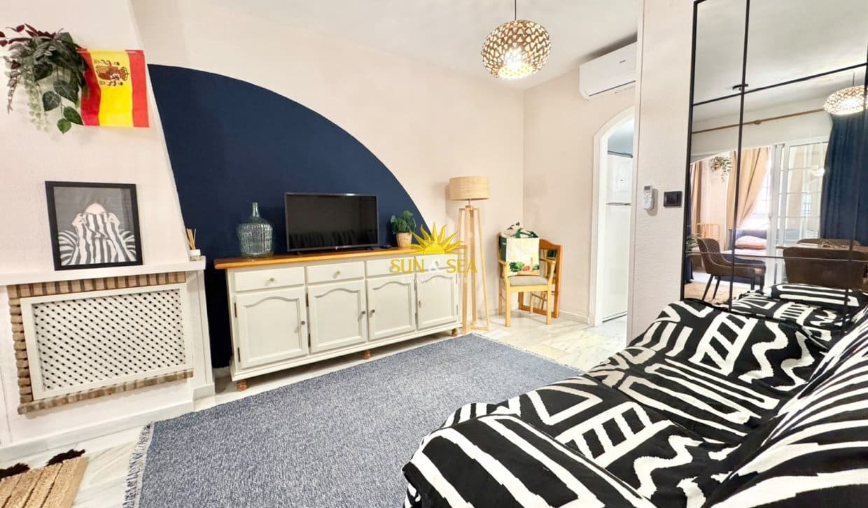 Appartement de 2 chambres de location de vacances à Torrevieja - 990 € (Ref: 10052005)