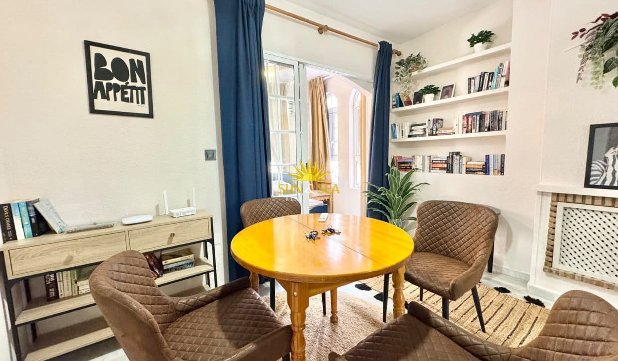 Appartement de 2 chambres de location de vacances à Torrevieja - 990 € (Ref: 10052005)