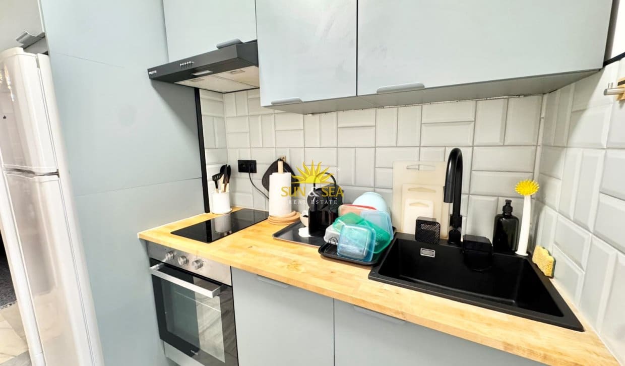 Appartement de 2 chambres de location de vacances à Torrevieja - 990 € (Ref: 10052005)