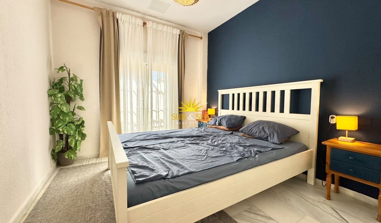 Appartement de 2 chambres de location de vacances à Torrevieja - 990 € (Ref: 10052005)