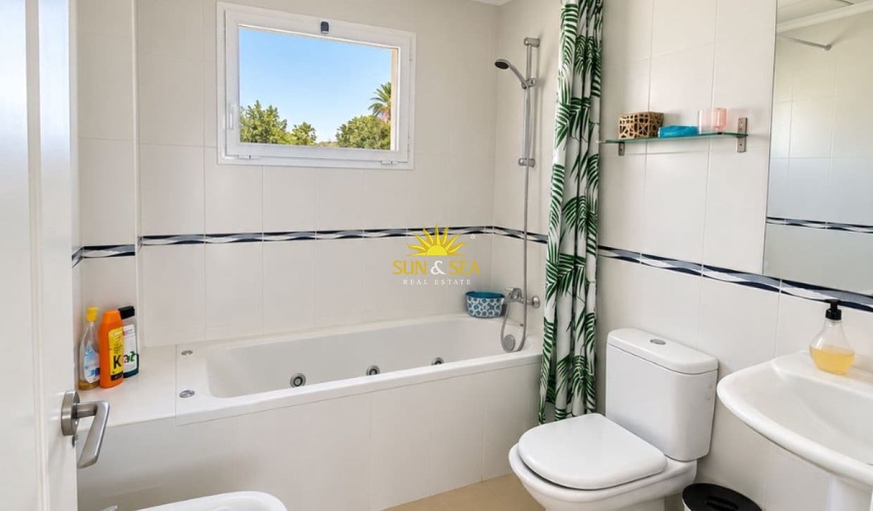 5 quarto Moradia para arrendar em El Campello com piscina garagem - 2 500 € (Ref: 10052006)